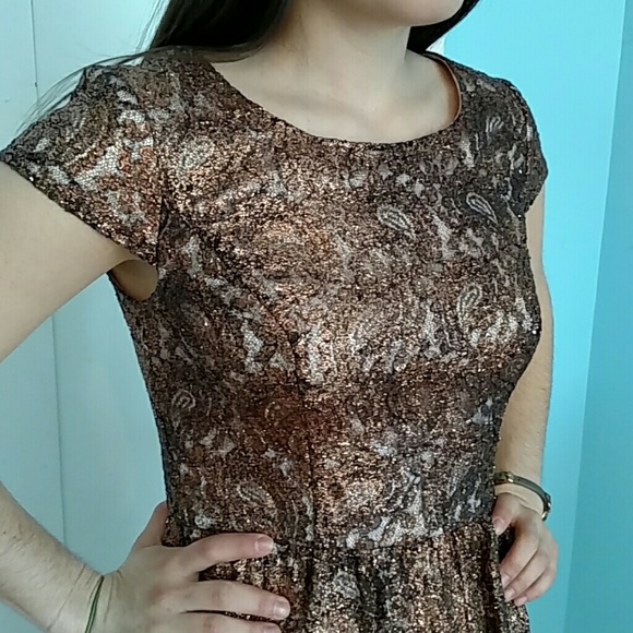 STUNNING Rose Gold Kensie Metallic Lace Foil Dress - Picture 5 of 8